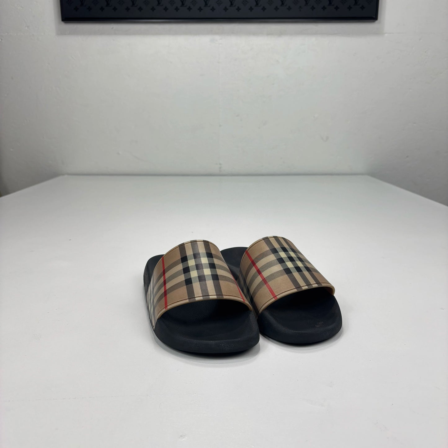 Burberry Beige Classic Check Design Sliders