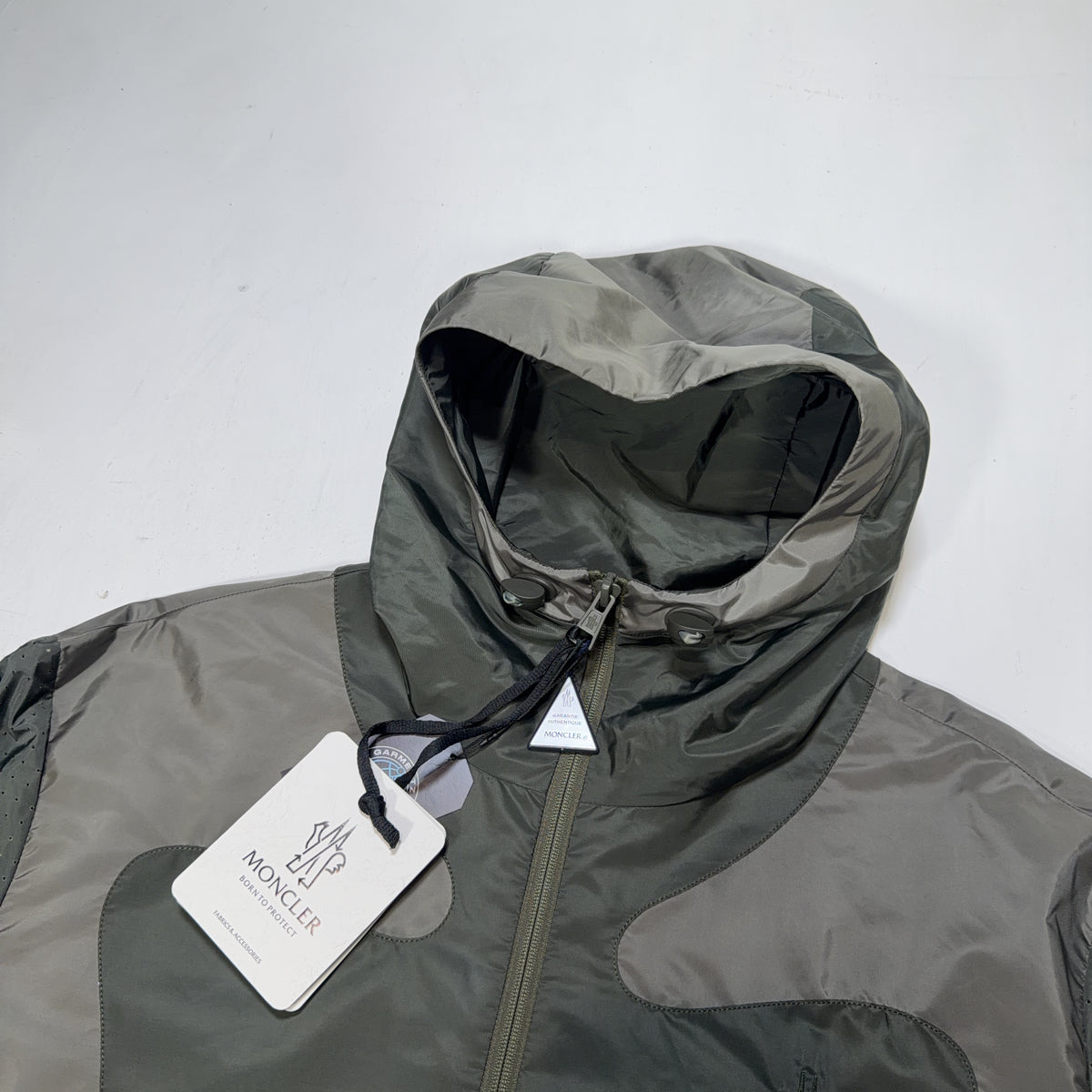Moncler Hague Giubbotto Colour-Block Hooded Jacket – Olive Green / Grey