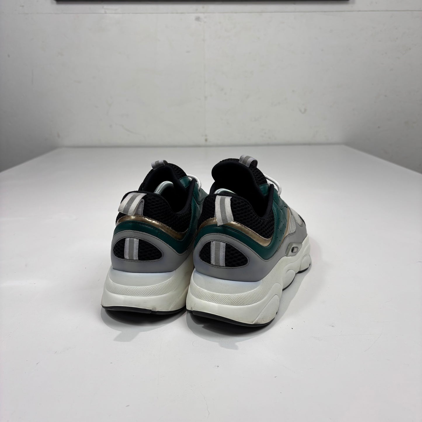 Dior B22 Men’s Green and White Trainers